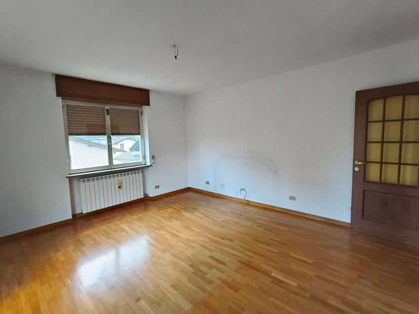 Villa bifamiliare in Via Martinet, Nus — foto 2 di 5