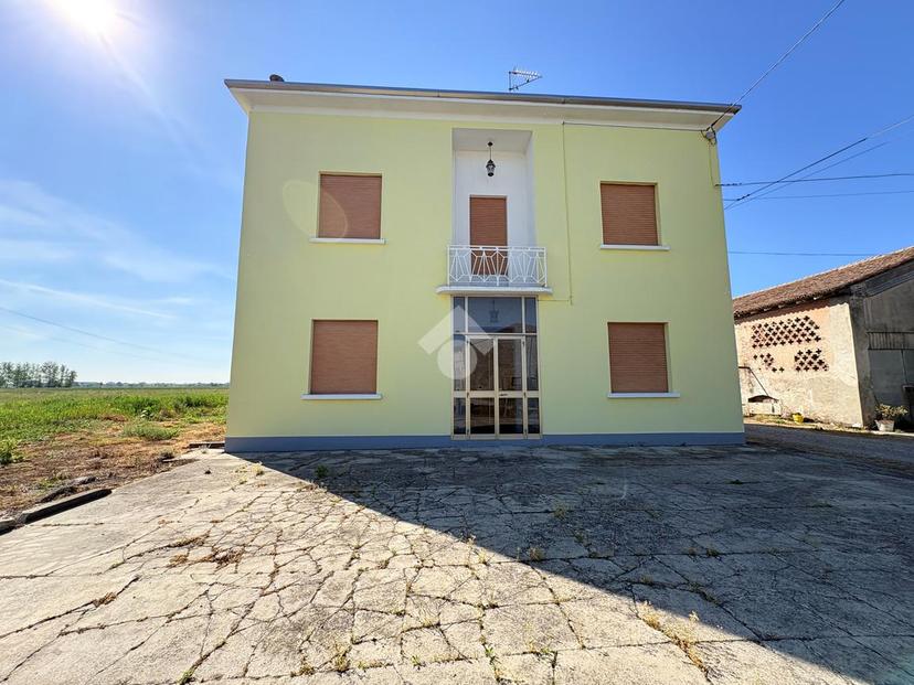 Casa indipendente in Strada Bettine 19, Suzzara — foto 2 di 5