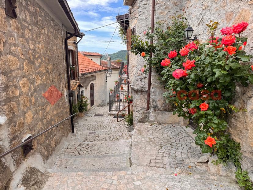 Casa indipendente in Via Rione Chiesa 23, Scontrone — foto 3 di 5