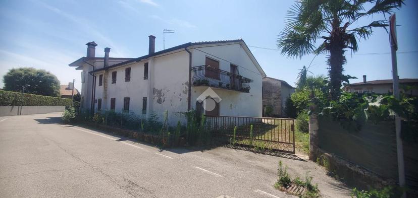 Villa in Via Chiesa 1, Loria — foto 4 di 5