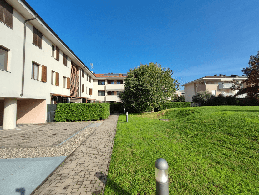 Trilocale in Via G. d'Annunzio 5, Pioltello