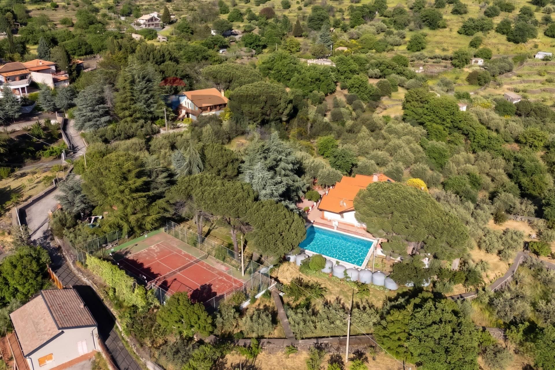 Villa, Biancavilla