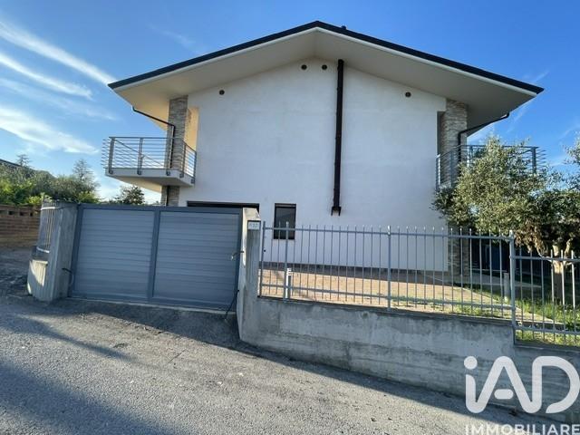 Villa a schiera in Via Paterno, Loreto Aprutino