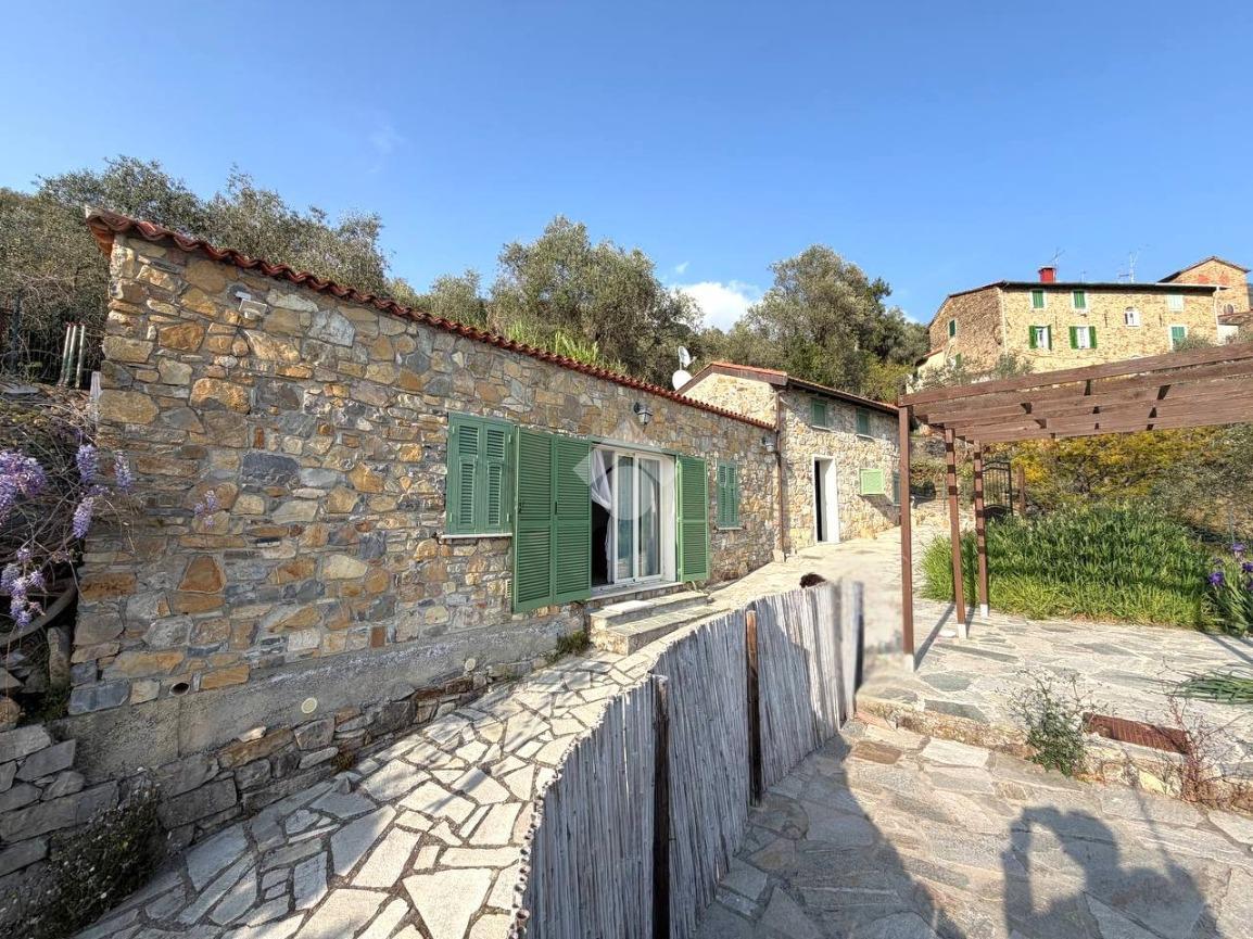 Casa indipendente in Frazione Negi Fumei, Perinaldo
