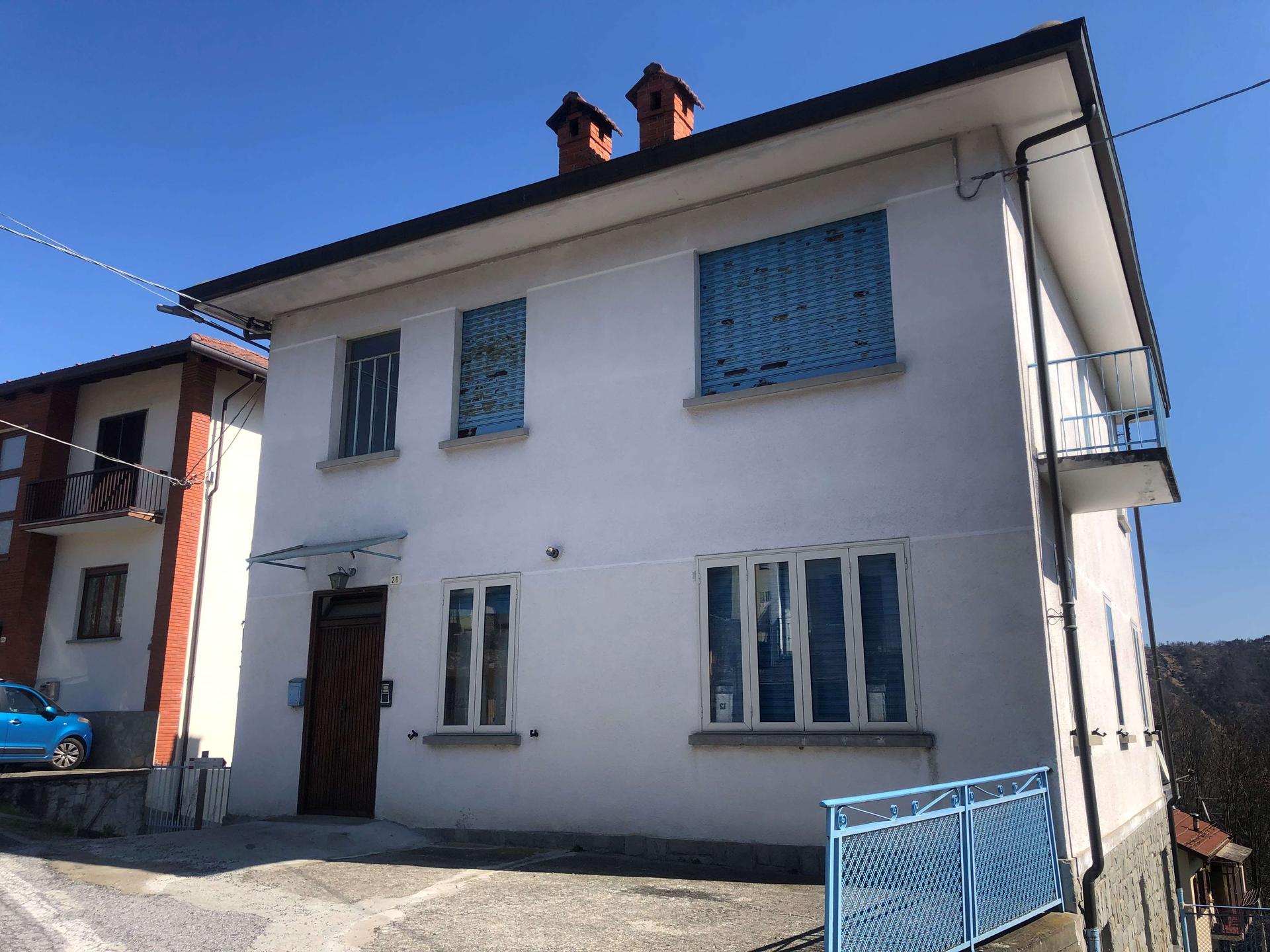 Casa indipendente, Traves
