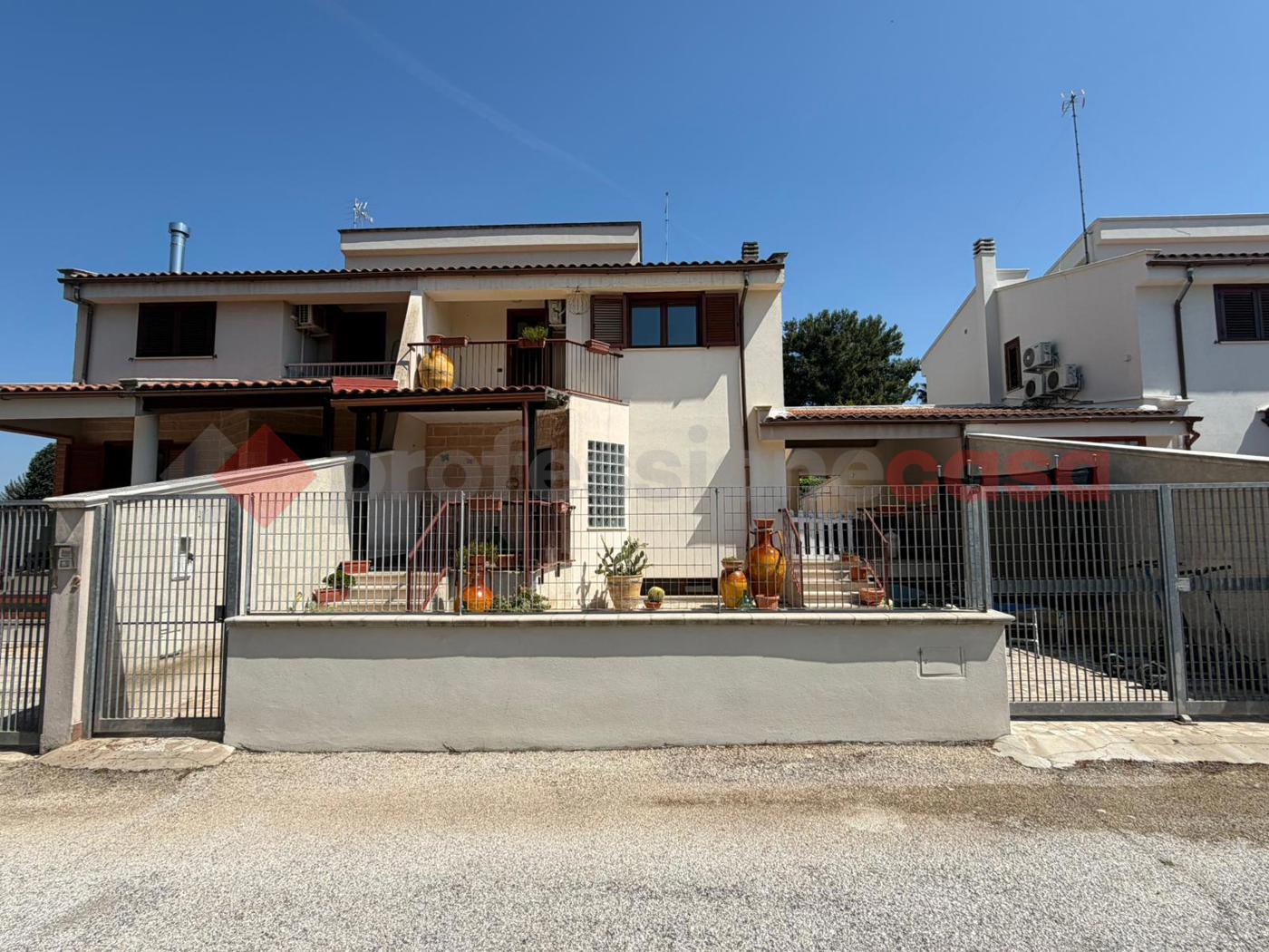 Villa a schiera in Viale Raffaello  1/a, Statte