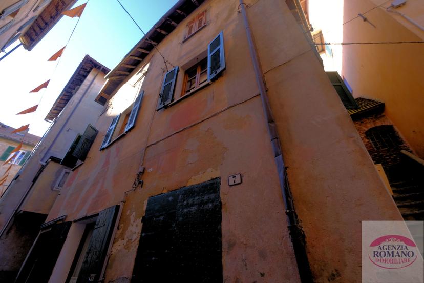 Quadrilocale in Via dei Perrando  3, Sassello
