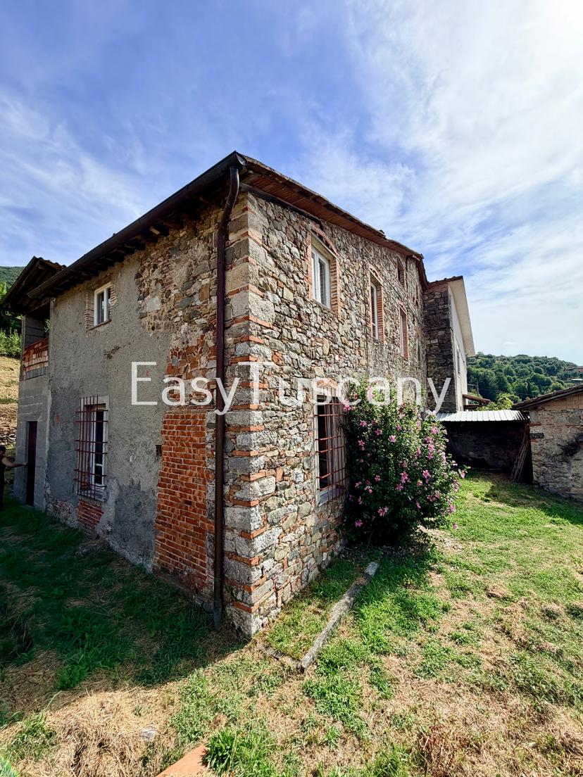 Villa a schiera in Strada Comunale di Valdottavo 5, Borgo a Mozzano — foto 2 di 5