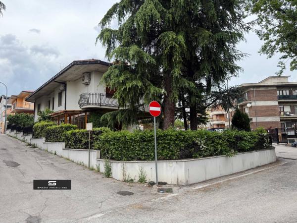 Villa bifamiliare in Via Benedetto Croce 12, Teramo