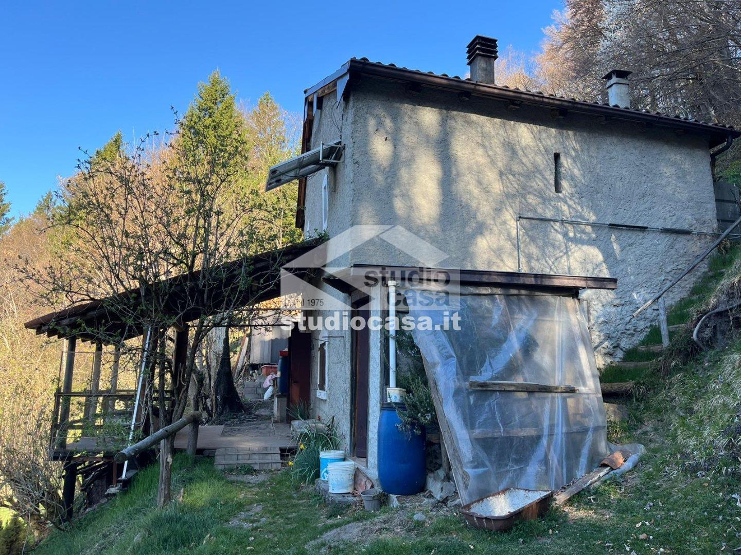 Rustico in Via Villa, Dossena