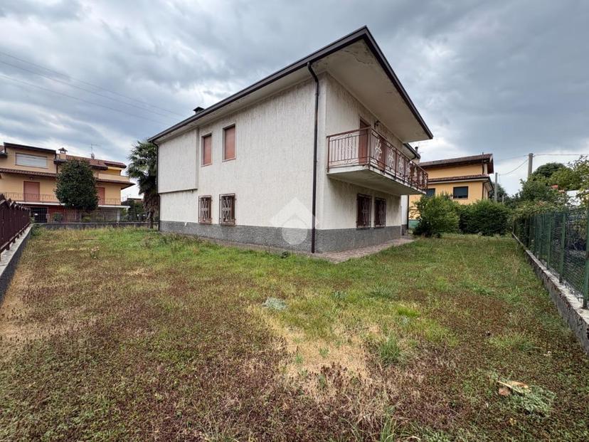 Villa in Via l. Brasi 19, Albano Sant'Alessandro