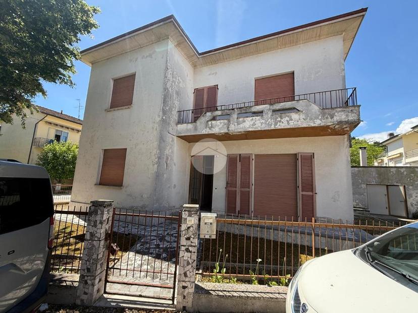 Casa indipendente in Via Brigata Messina 67, Fano