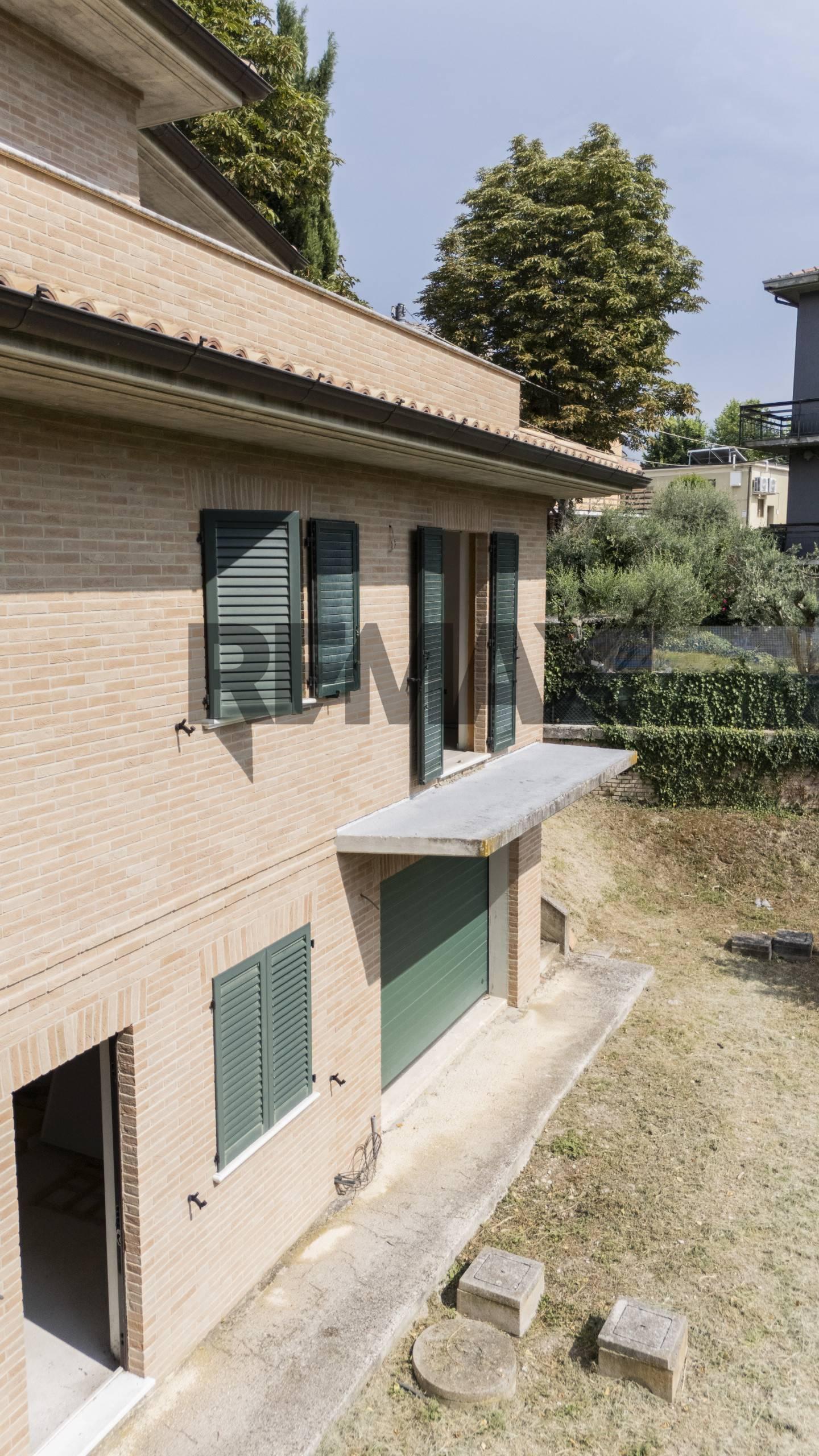 Casa indipendente in Via Mario Carofoli Snc, Corinaldo