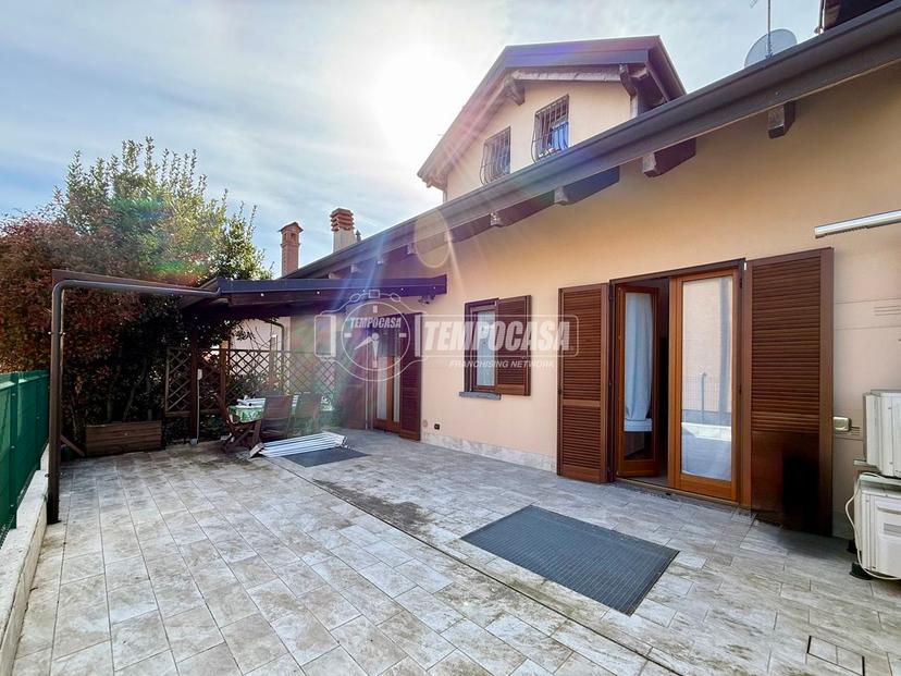 Villa in Via Galvani 16, Usmate Velate