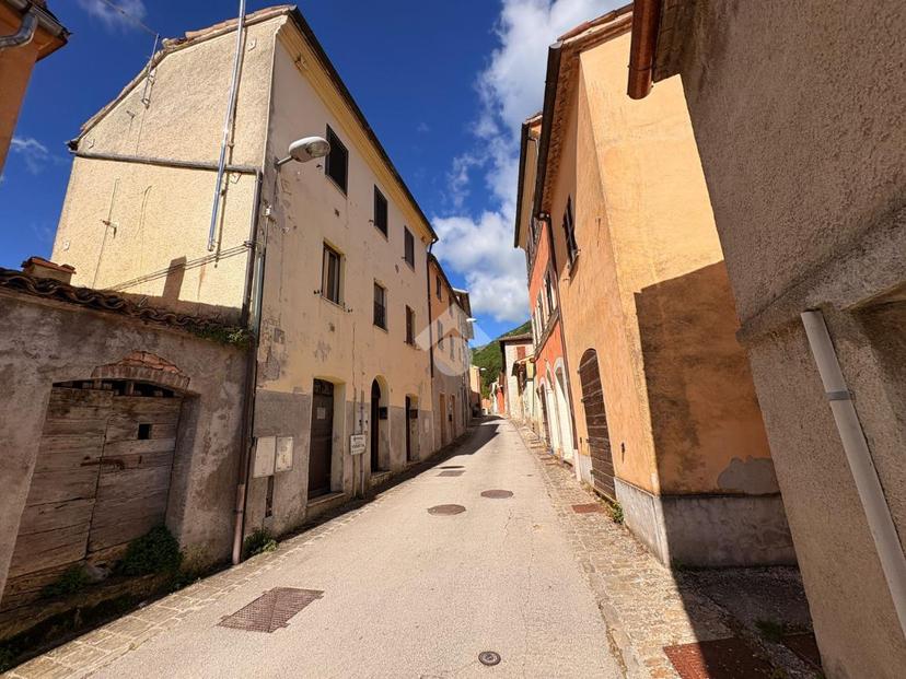 Trilocale in Località Campodiegoli 40, Fabriano
