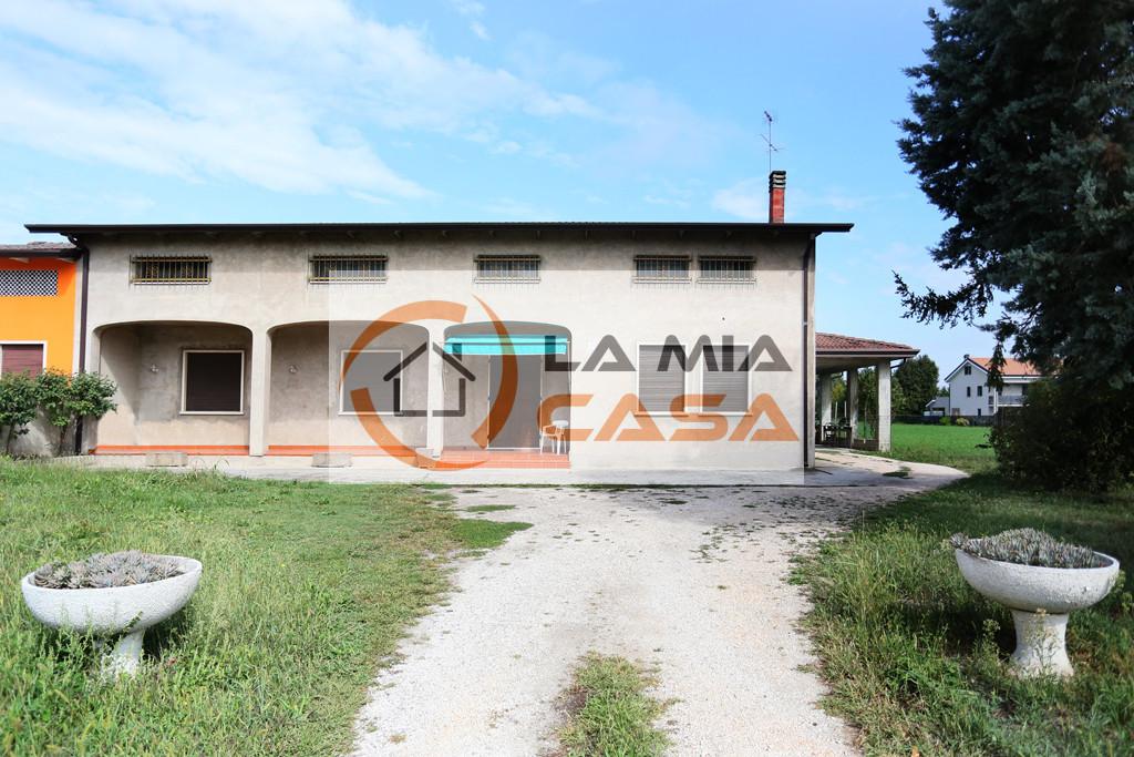 Stanza/Camera in Via Romea, N. 65/I Bis - 35020 Legnaro (Pd), Legnaro