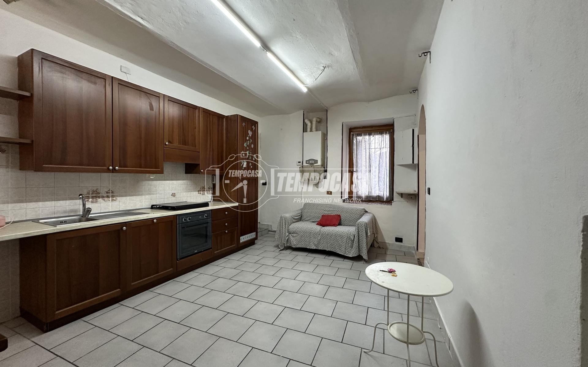 Bilocale in Piazza Silvio Pellico 4/H, Merate