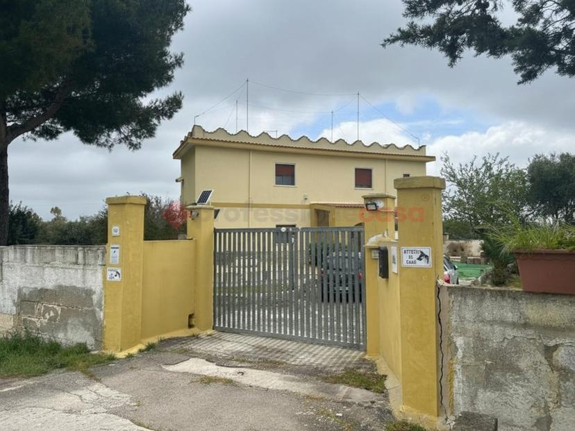 Villa in C.da Amici Snc, Grottaglie — foto 3 di 5