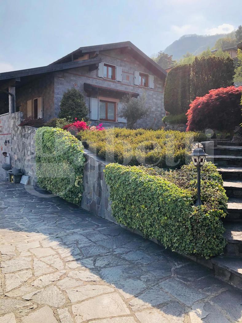 Villa in Via Ponte Oscuro Snc, Asso