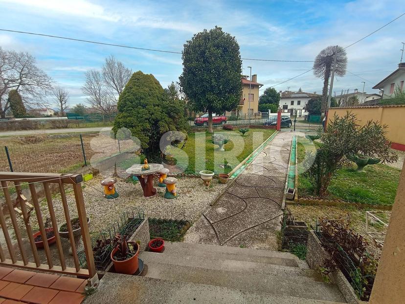 Villa unifamiliare in Via Codroipo, Castions di Strada — foto 4 di 5