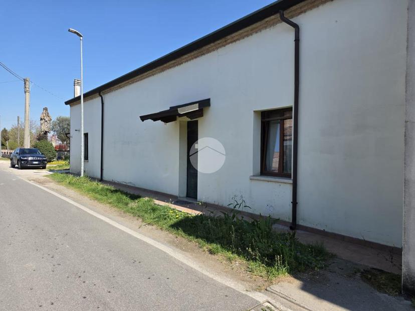 Casa indipendente in Str. Alessandro Volta 6, Roncoferraro — foto 2 di 5