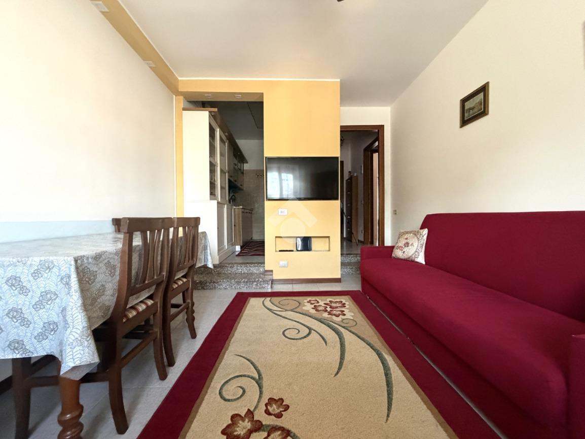 Casa indipendente in Via Cesare Battisti, Gadesco-Pieve Delmona