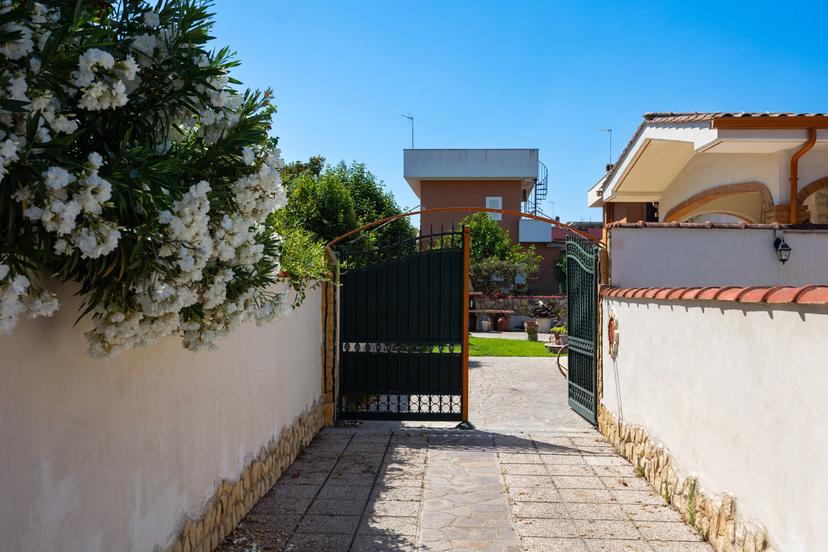 Villa in Via degli Abeti 44, Ardea — foto 3 di 5
