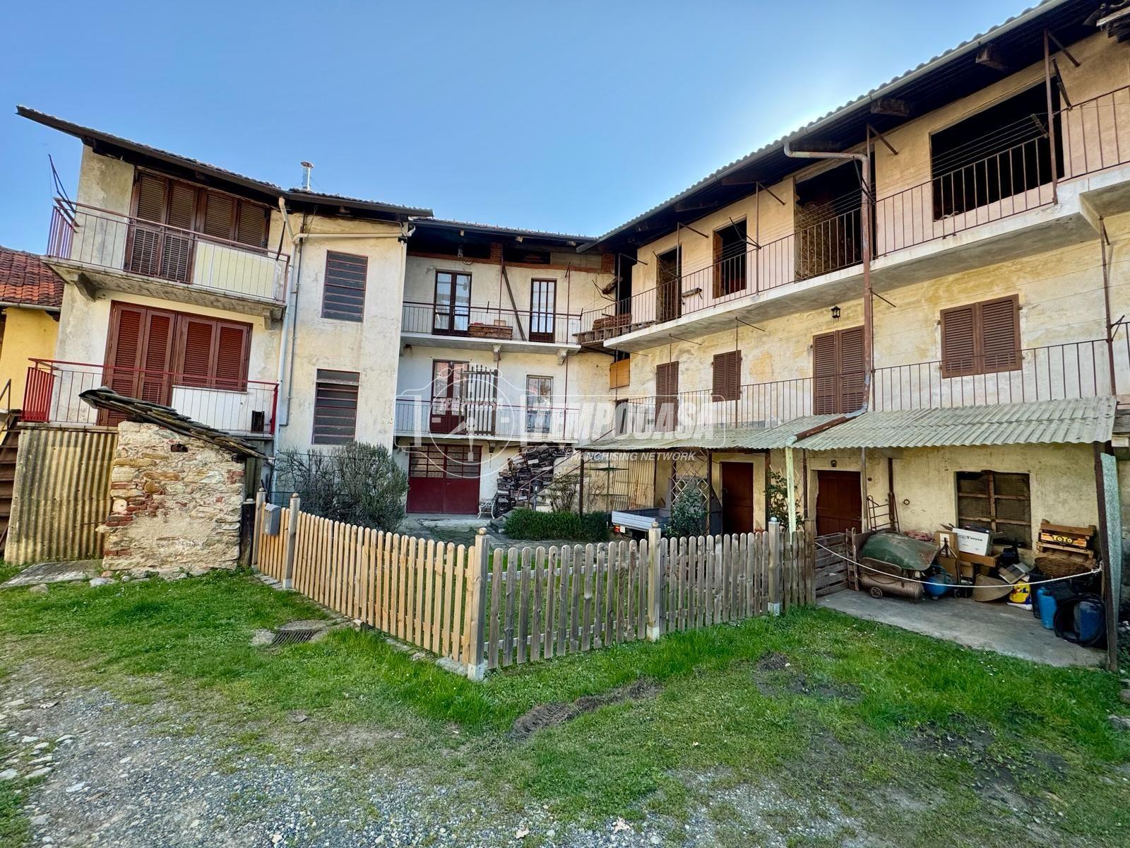 Appartamento in Via (Forno) Frazione Macchia, Forno Canavese
