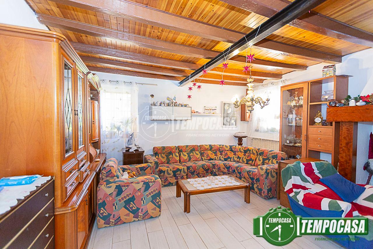Casa indipendente in Via San Rocco 19/21, Chieve
