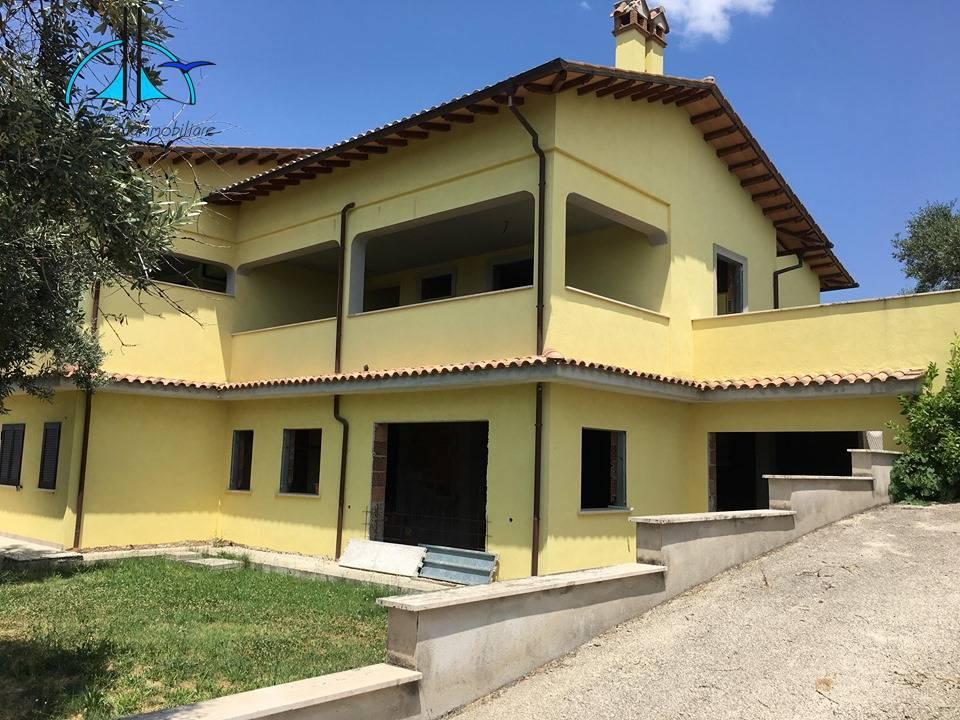 Villa in Via Santo Pietro Snc, Fara in Sabina