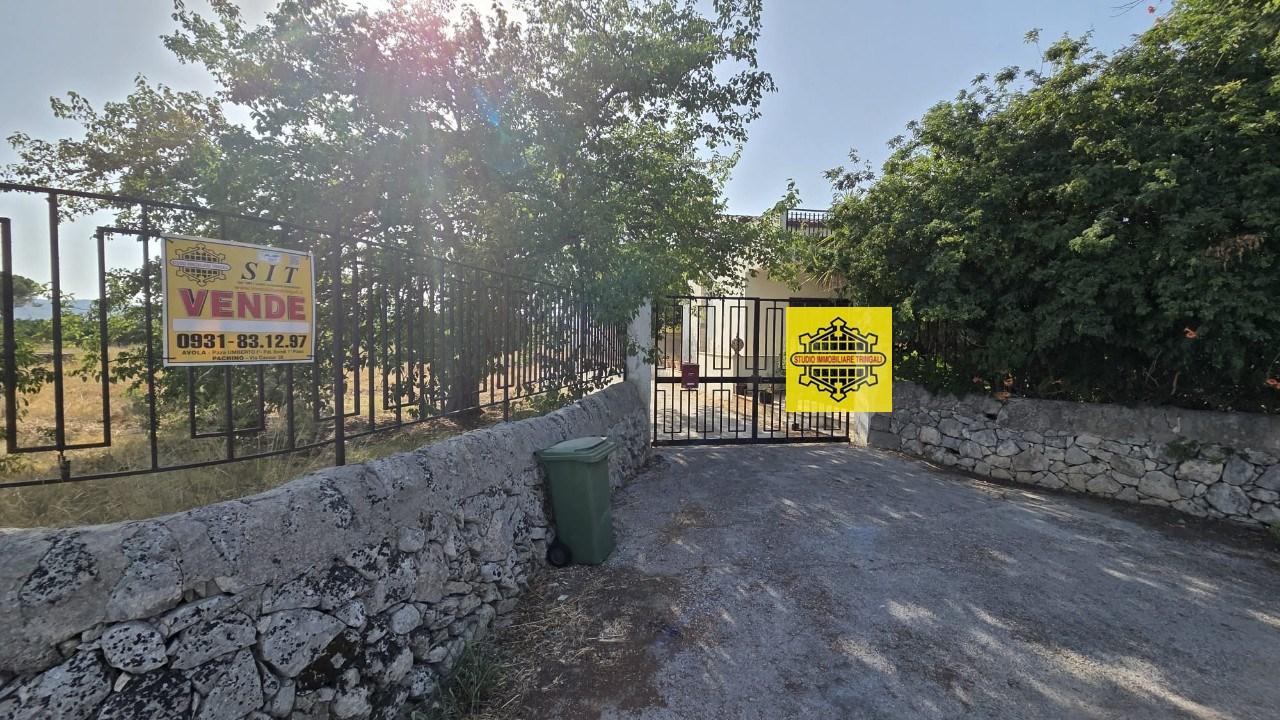 Villa, Floridia