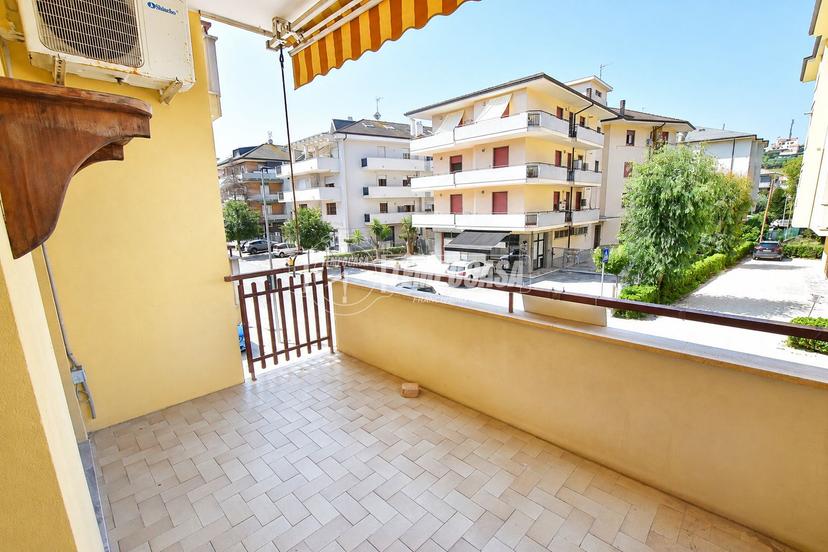 Trilocale in Via F. Petrarca 58, Porto San Giorgio