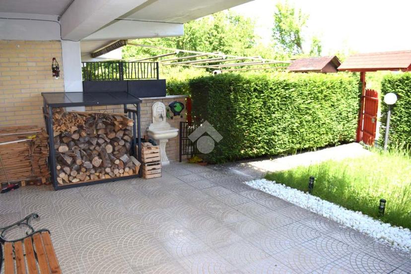 Trilocale in Via Valsugana 11, Sante Marie — foto 2 di 5