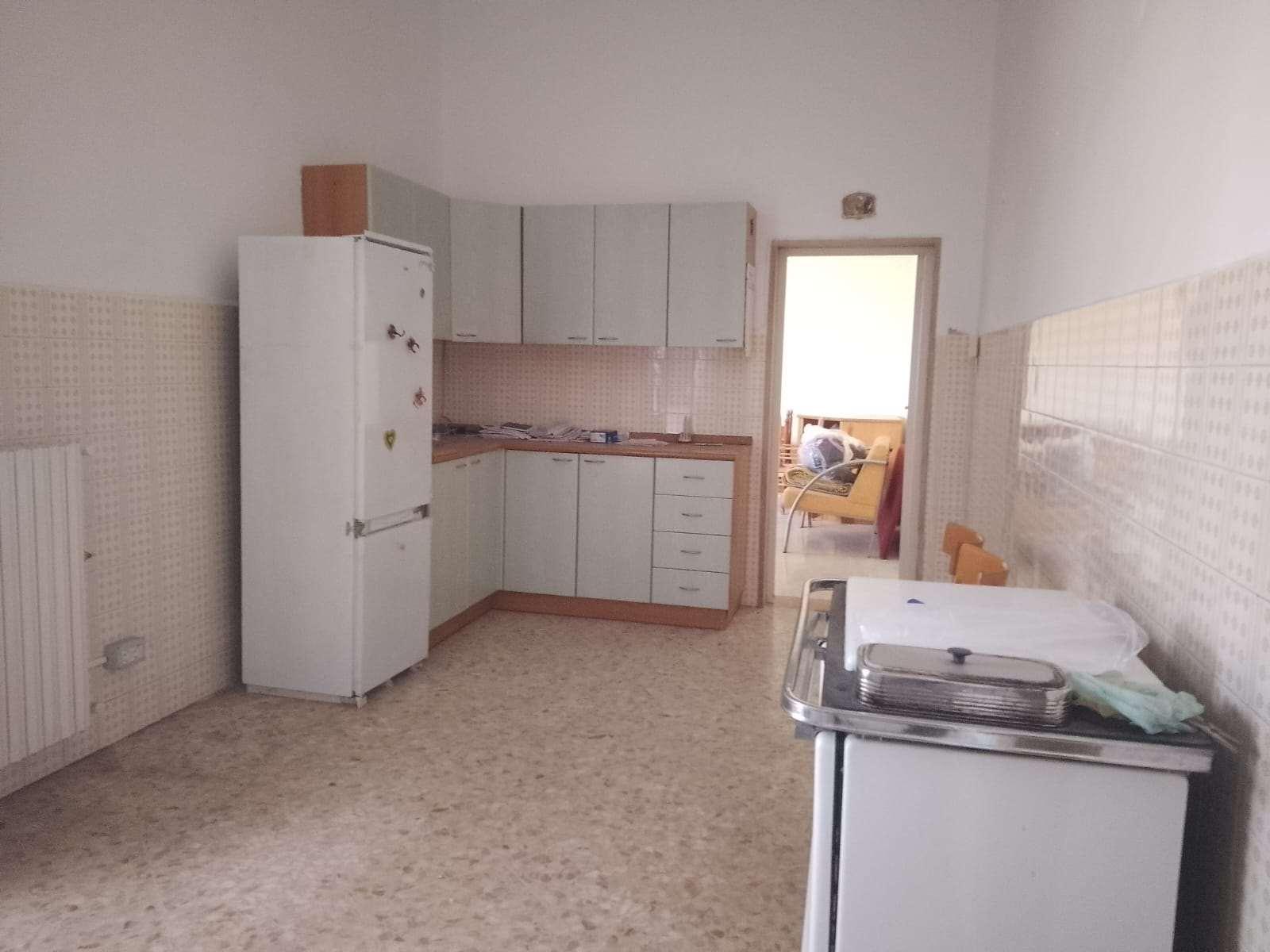 Casa indipendente in Via Cazzolla  19, Bitonto