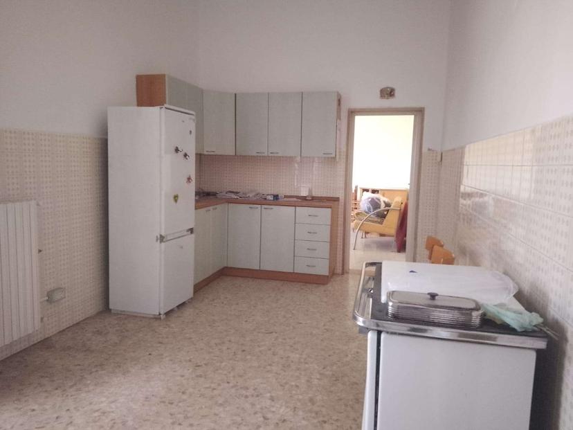 Casa indipendente in Via Cazzolla  19, Bitonto