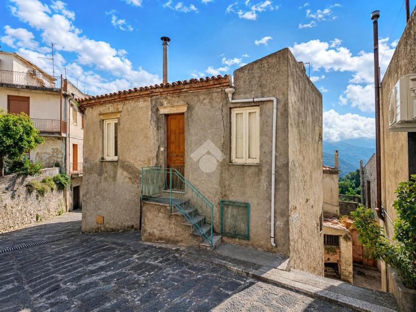 Casa indipendente in Via Duca degli Abruzzi, Monforte San Giorgio — foto 3 di 5