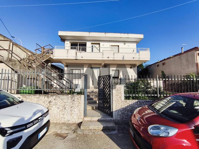 Villa in Via perù 11, Vittoria — foto 2 di 5