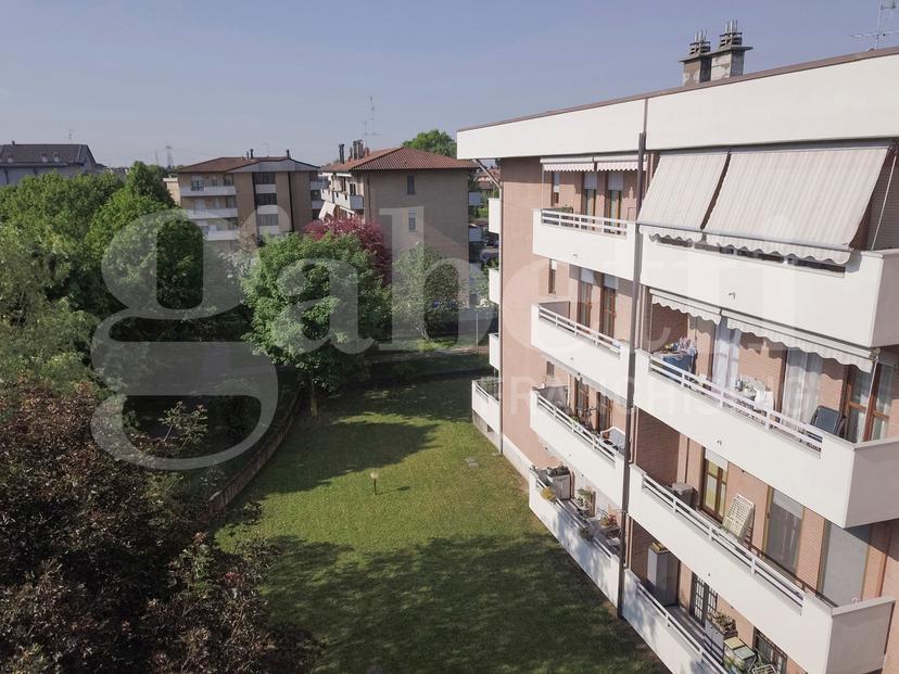 Trilocale in Via Giorgio Ambrosoli 15, Seveso — foto 2 di 5
