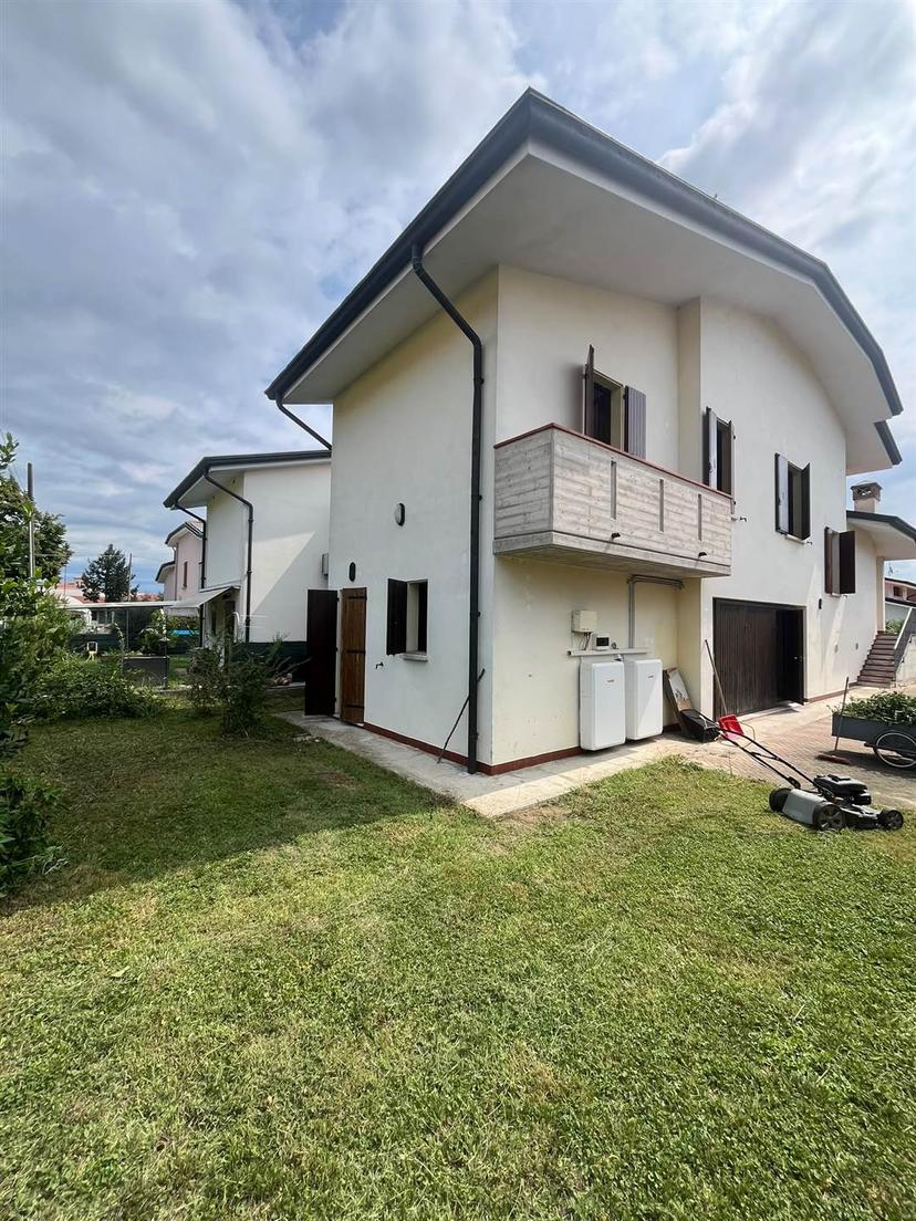 Casa indipendente, Gonzaga — foto 2 di 5