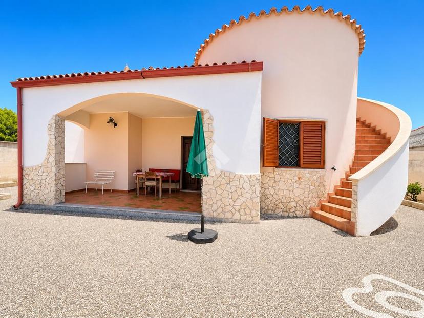 Villa in Via degli Scampi 8, Lecce