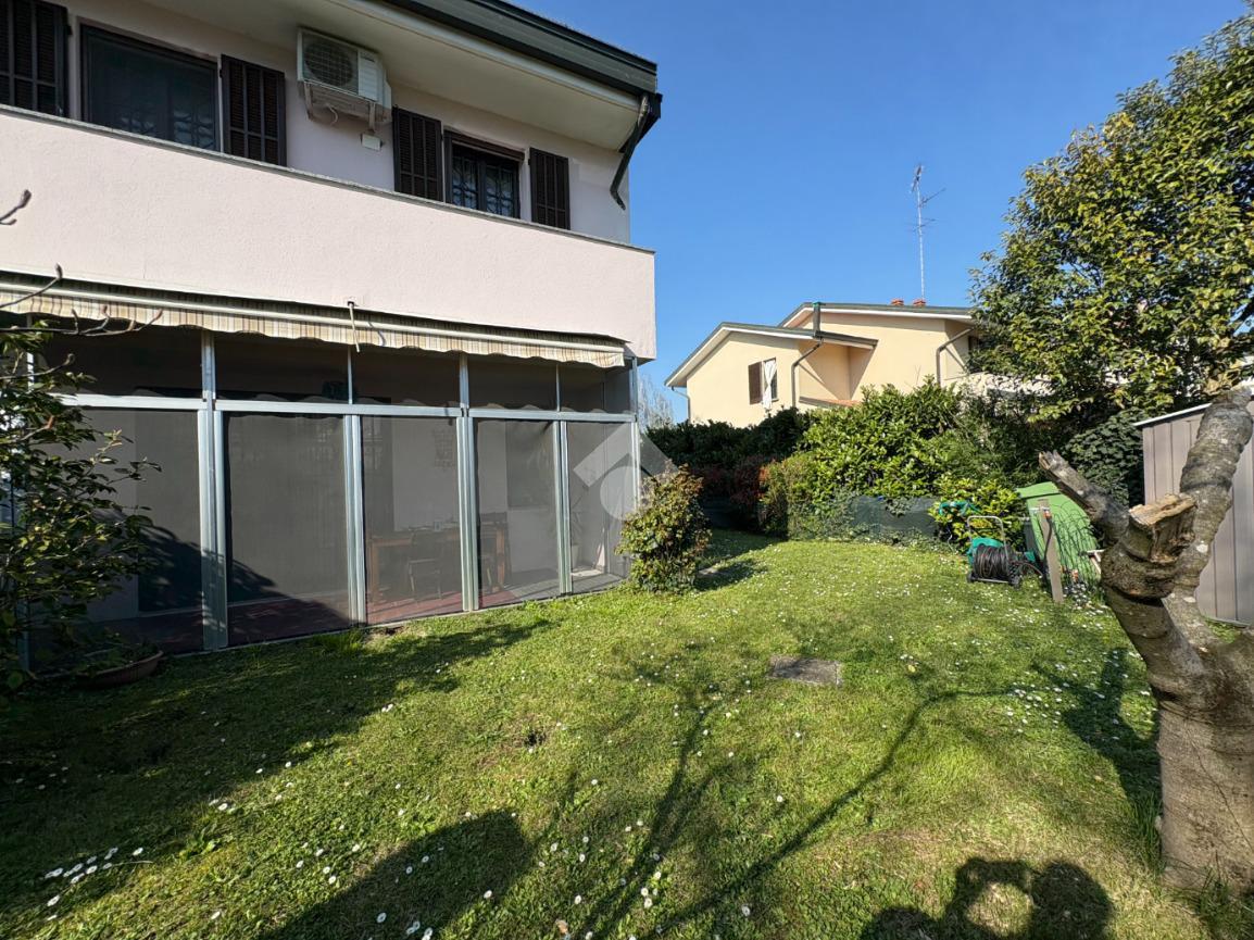 Villa in Via G. Carducci 27, Siziano
