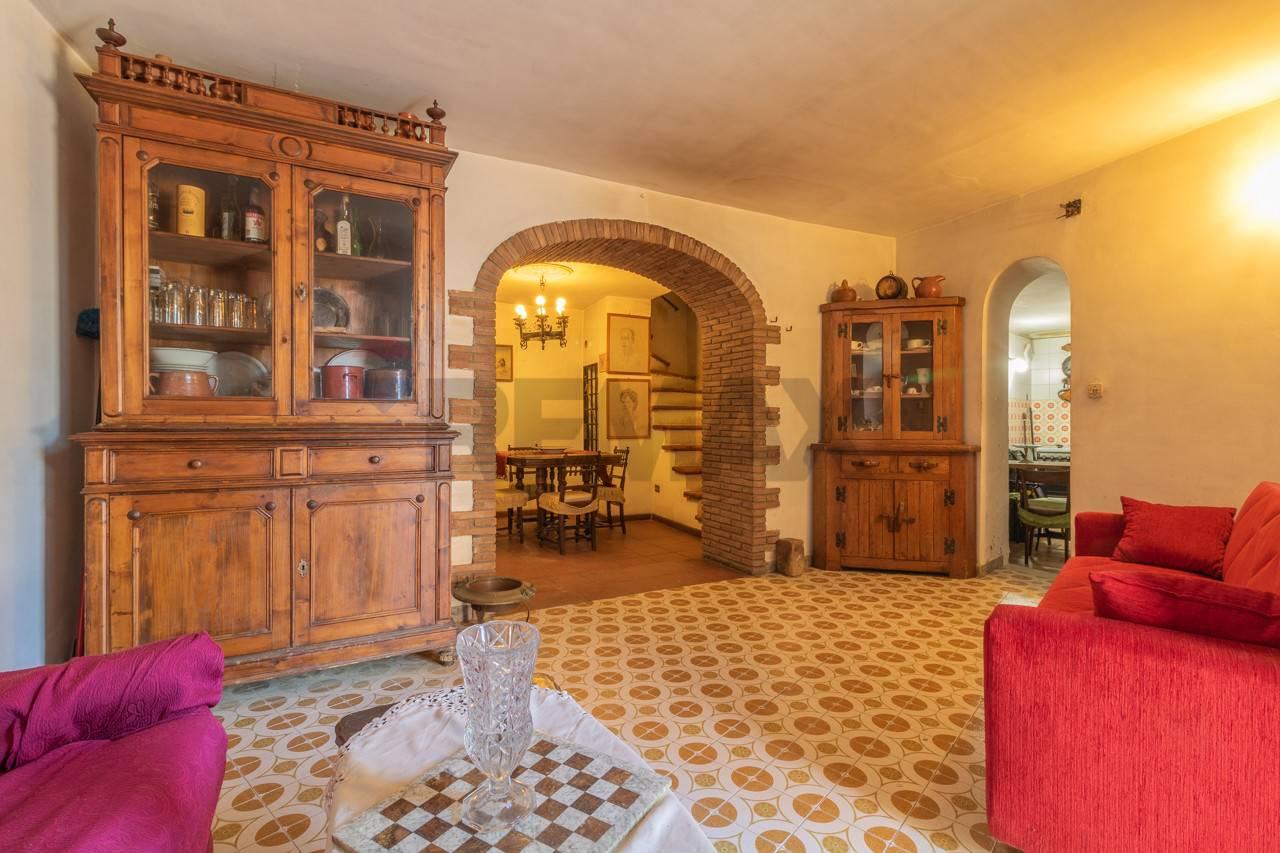 Casa indipendente in Via San Magno 84, Farnese