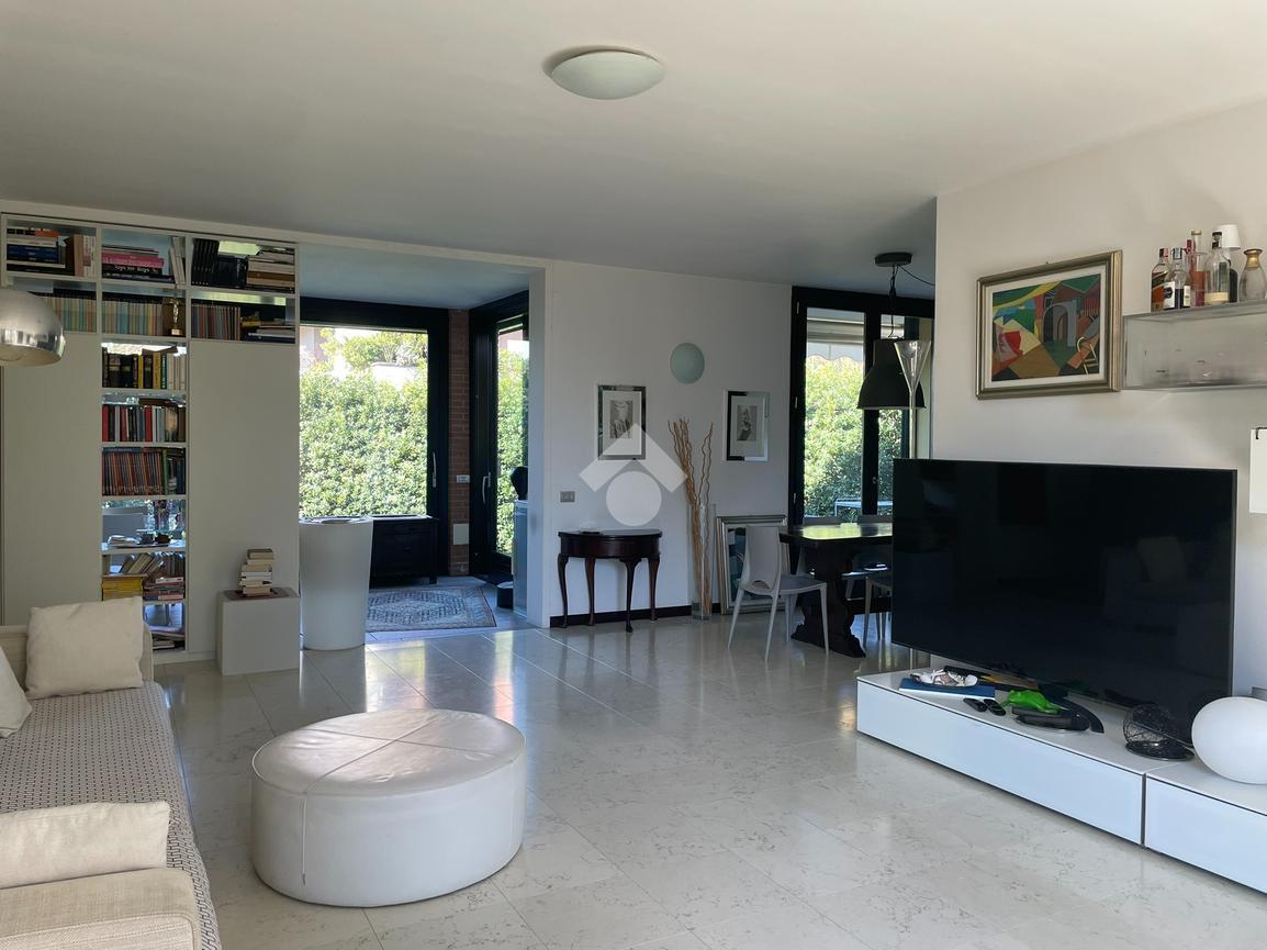 Villa in Via del Moncone 32, Cardano al Campo