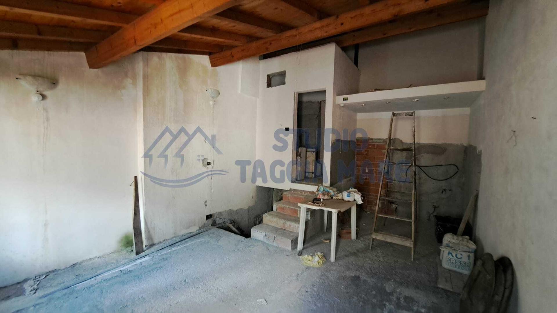 Bilocale in Via Vezzargo, Badalucco