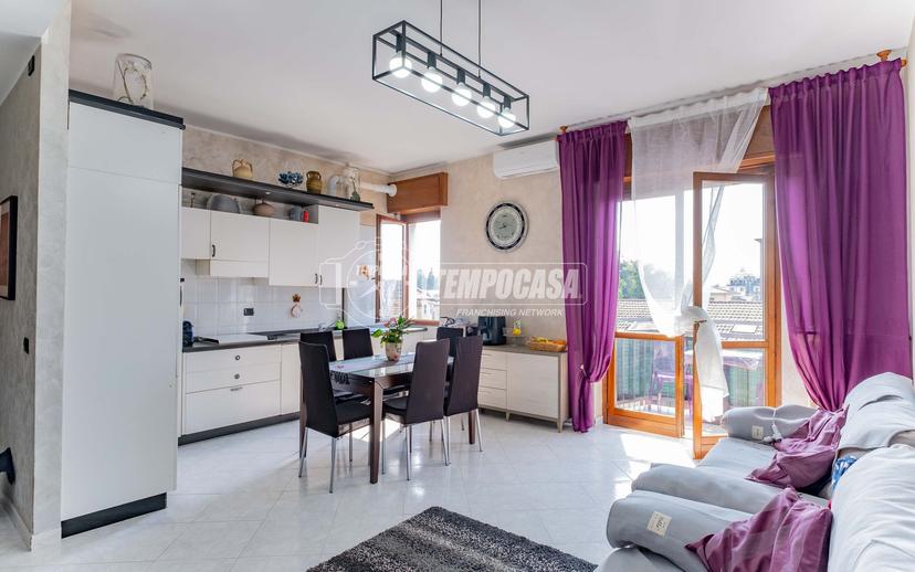 Trilocale in Via Vignone, Novate Milanese