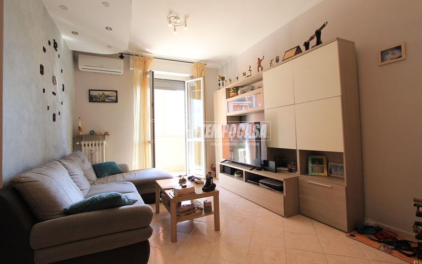 Trilocale in Viale Toscana 18, Cologno Monzese
