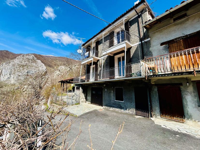 Casa indipendente in Frazione Barchi  12, Garessio — foto 2 di 5