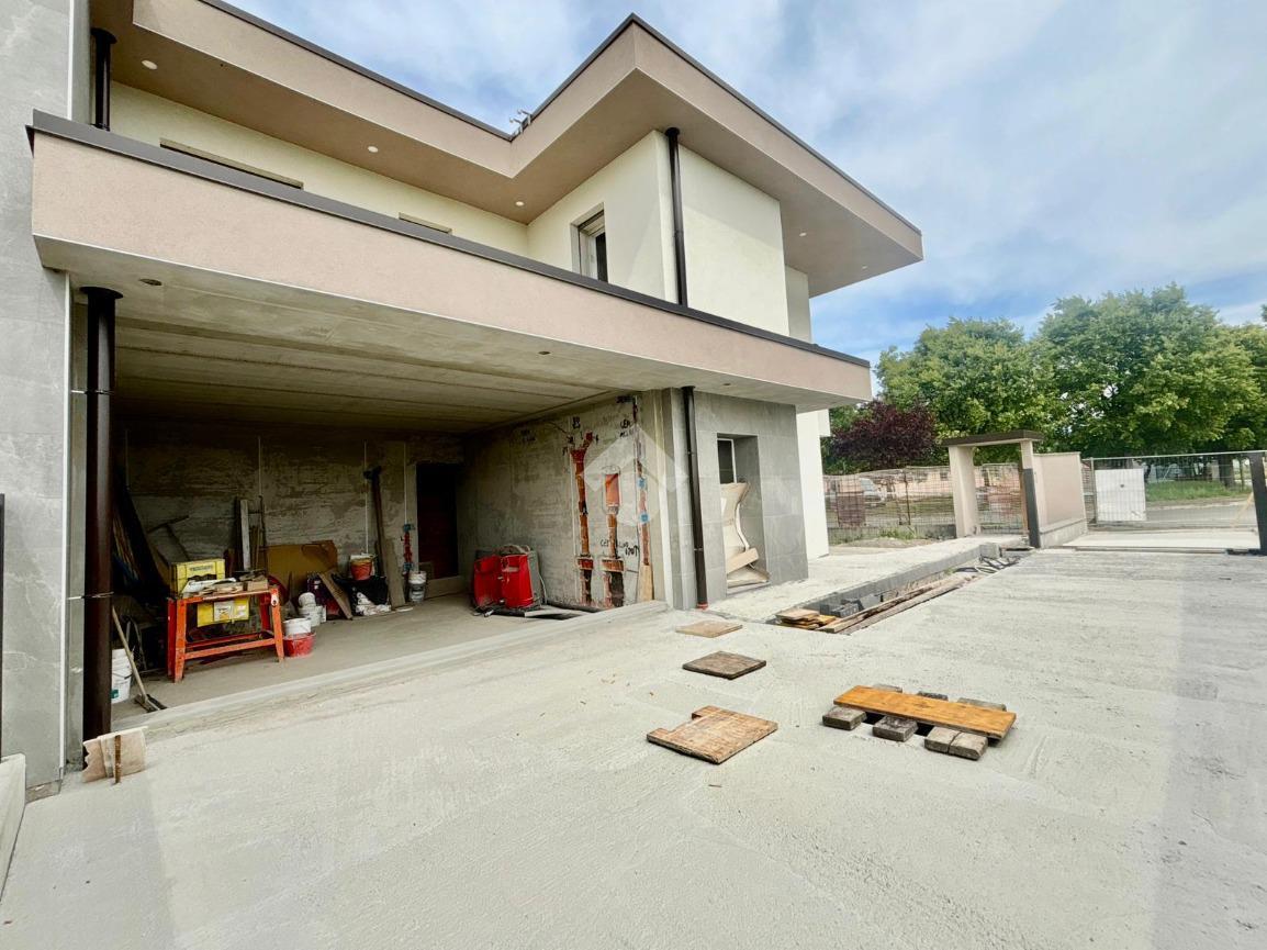 Villa in Via Coclino 1, Calcinate