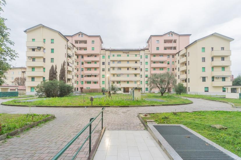 Trilocale in Via De Chirico  4, Monza