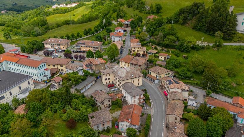 Bilocale in Strada Massese Lagrimone 252, Tizzano Val Parma — foto 2 di 5